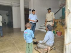 जनसुनवाई में नहीं चढ़ सका दिव्यांग, तो खुद नीचे उतर आए कलेक्टरट्राईसाइकिल की मांग लेकर पहुंचा था शंकर कहार, कलेक्टर ने मौके पर ही संबंधित अधिकारी को दिए निर्देश