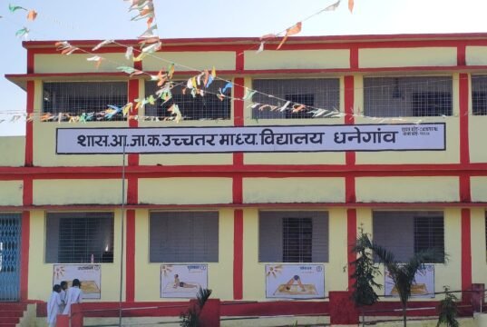 चपरासी कर रहे बाबूगिरी, नियमों को ताक पर रखकर वर्षों से अटैचमेंट का खेल!