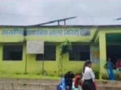 8 सरकारी शिक्षक… फिर भी 22 में सिर्फ 2 छात्र पास! आखिर आदिवासी बच्चों का भविष्य बर्बाद करने का जिम्मेदार कौन?