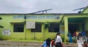 8 सरकारी शिक्षक… फिर भी 22 में सिर्फ 2 छात्र पास! आखिर आदिवासी बच्चों का भविष्य बर्बाद करने का जिम्मेदार कौन?