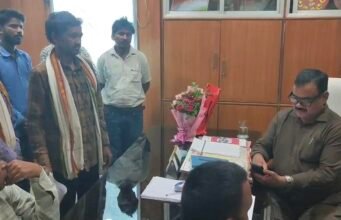 आदिवासी अंचल के स्कूल शिक्षक विहीन, जिला मुख्यालय में अटैचमेंट का खेल!