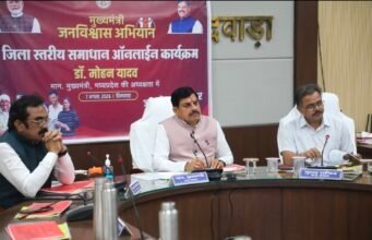 मुख्यमंत्री के सामने शिकायतों पर बड़ा एक्शन लापरवाह अधिकारियों पर गिरी गाज, तहसीलदार-सीएमएचओ सहित कई अफसरों पर कार्रवाई.. चौरई एसडीएम और तहसीलदार को कारण बताओं नोटिस जारी..