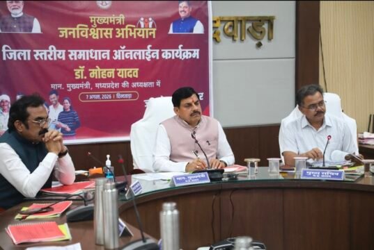 मुख्यमंत्री के सामने शिकायतों पर बड़ा एक्शन लापरवाह अधिकारियों पर गिरी गाज, तहसीलदार-सीएमएचओ सहित कई अफसरों पर कार्रवाई.. चौरई एसडीएम और तहसीलदार को कारण बताओं नोटिस जारी..