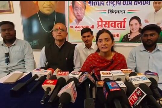 छात्रसंघ चुनाव के हाईकोर्ट के निर्देश का NSUI ने किया स्वागतअपेक्षा सूर्यवंशी बोलीं—प्रत्यक्ष प्रणाली से हों चुनाव, हर छात्र को मिले नेतृत्व चुनने का अधिकार