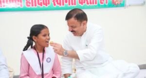 स्वतंत्रता दिवस के अवसर पर पीएमश्री शासकीय कन्या उच्चतर माध्यमिक विद्यालय कैलाश नगर छिंदवाड़ा में विशेष भोज का हुआ आयोजन