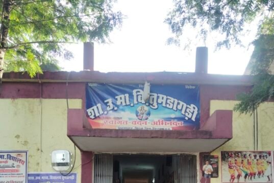 अटैचमेंट के फेर में स्कूल का बाबू, तहसील में बरसों से ड्यूटीतुमडागढ़ी स्कूल में बाबू का पद खाली, सरकारी कामकाज प्रभावित होने के आरोप—जनजातीय विभाग की कार्यप्रणाली पर उठे सवाल