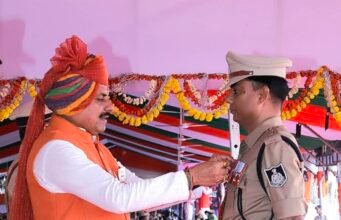 सराहनीय सेवा के लिए एएसपी आशीष खरे राष्ट्रपति पदक से सम्मानित, छिंदवाड़ा का बढ़ाया गौरव
