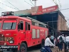 कश्मीरी ऑटो पार्ट्स की दुकान में लगी भीषण आग, लाखों का सामान जलकर खाक