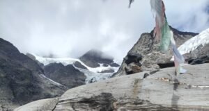 पहाड़ से ऊंचा हौसला! 16,460 फीट पर जतिन ने फहराया तिरंगा