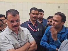 जहरीली शराब कांड: पीड़ितों से मिले उमंग सिंघार, बोले— जनता संकट में और मुख्यमंत्री विदेश दौरे पर; 25 लाख मुआवजे की मांग