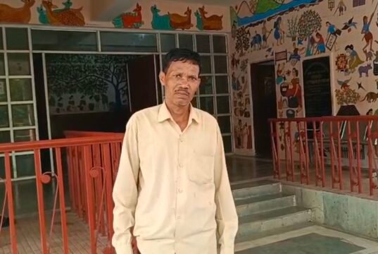 डिंडौरी जनसंपर्क कार्यालय के चतुर्थ श्रेणी कर्मचारी ने अधिकारी पर लगाए गंभीर आरोप, आयुक्त जनसंपर्क से की शिकायत…