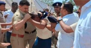 सेवा ज्योति यात्रा के कार्यक्रम में हंगामा, युवक ने एलईडी स्क्रीन पर फेंका टैब,
