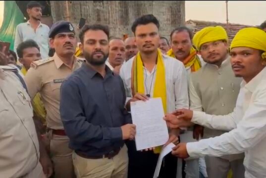 दूधी बांध के विरोध में ग्रामीणों का आंदोलन, अनिश्चित कालीन धरना शुरू…